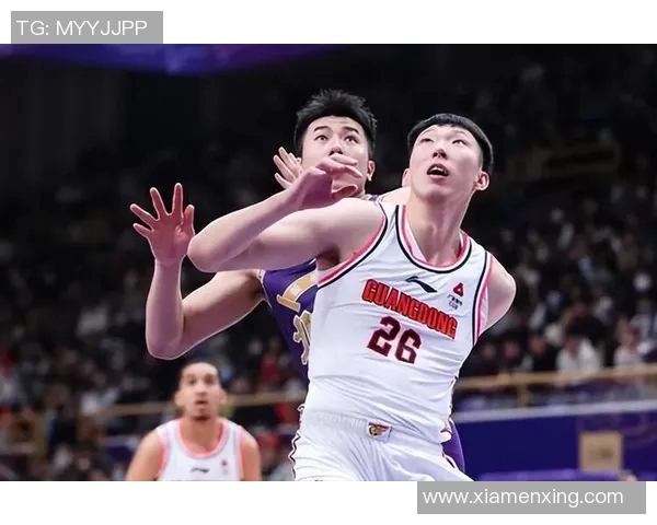 周琦在CBA比赛中表现出色,荣膺本赛季最有价值球员